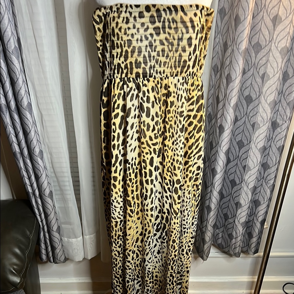 Elegant Leopard Print Strapless Maxi Dress